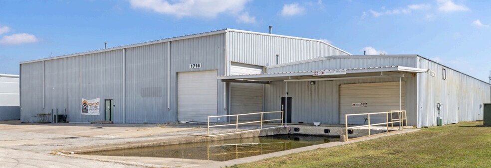 More Photos Of 1700-1716 Shady Oaks Dr, Denton Warehouse For Lease