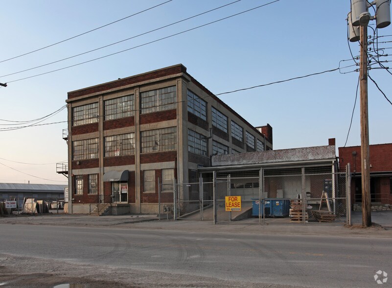 More Photos Of 1350 Woodswether Rd, Kansas City Warehouse For Lease