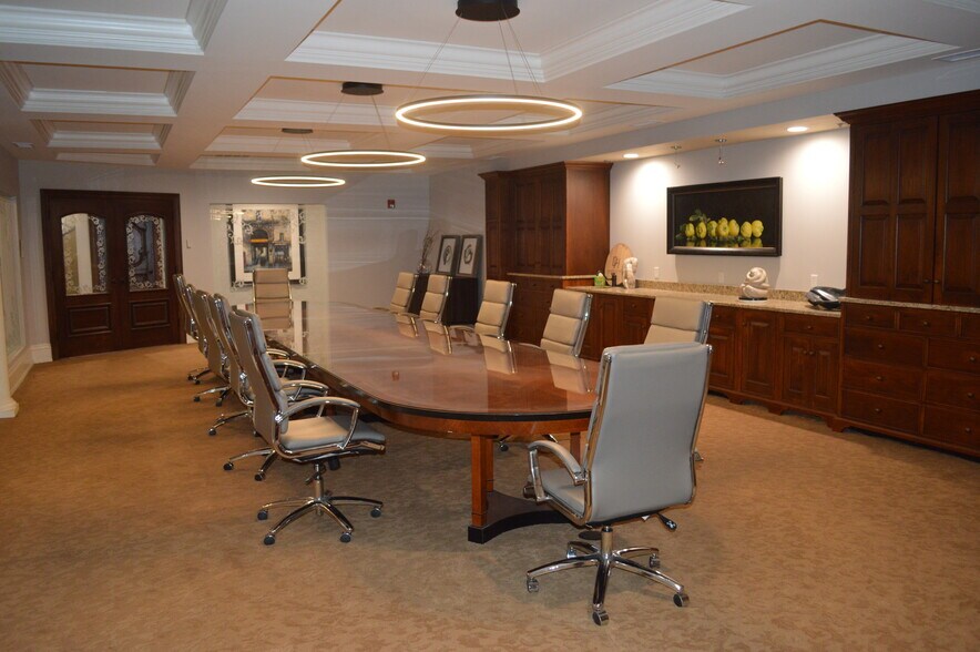 More Photos Of 8534 Yankee St, Dayton Office For Sale