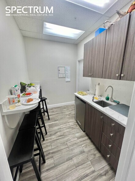 More Photos Of 23206 Lyons Ave, Santa Clarita Medical For Sale