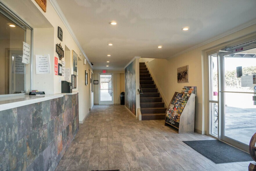 More Photos Of 201 Continental Dr, Junction City Hotel For Sale
