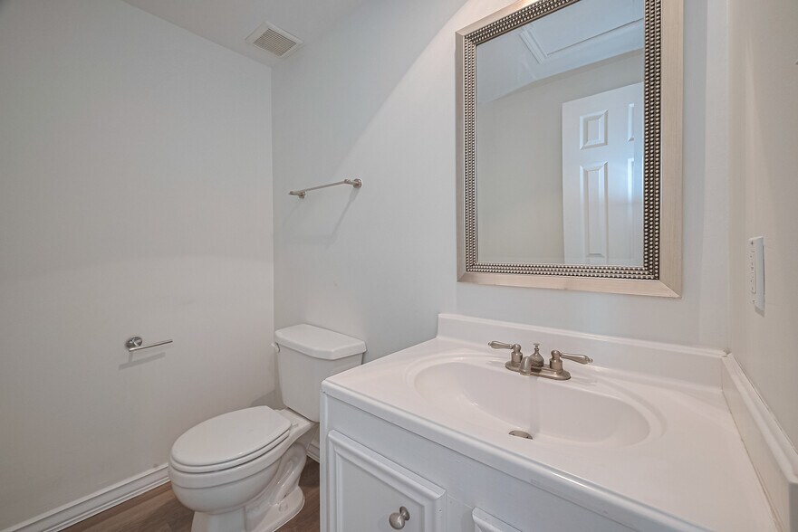 More Photos Of 826 Heights Blvd, Houston Office Residential For Sale