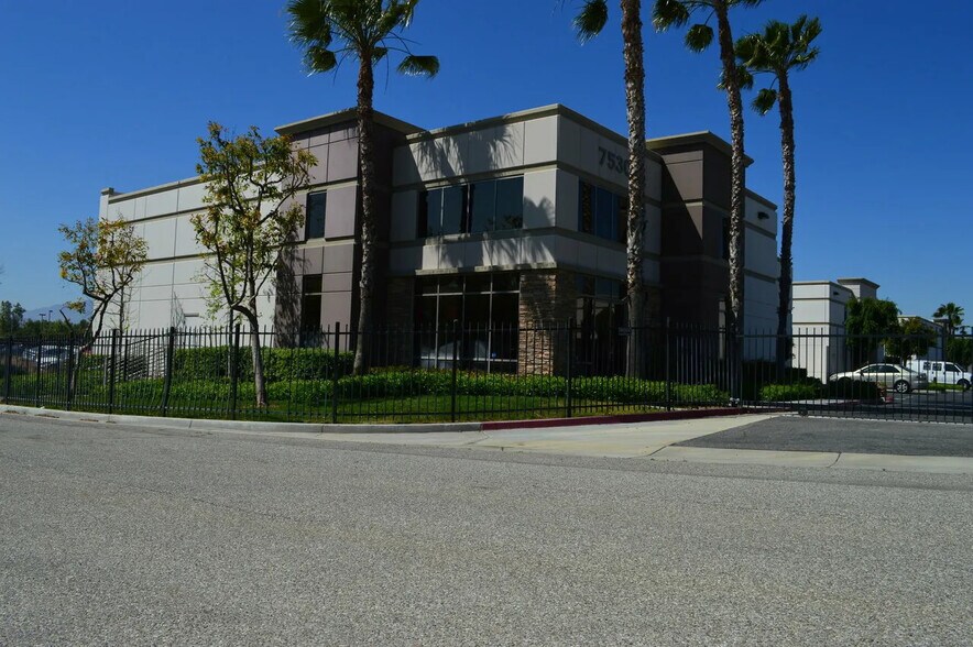 More Photos Of 7530 Jurupa Ave, Riverside Warehouse For Lease
