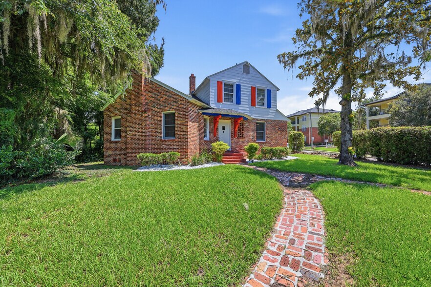 More Photos Of 949 SW 13th St, Gainesville Specialty For Sale