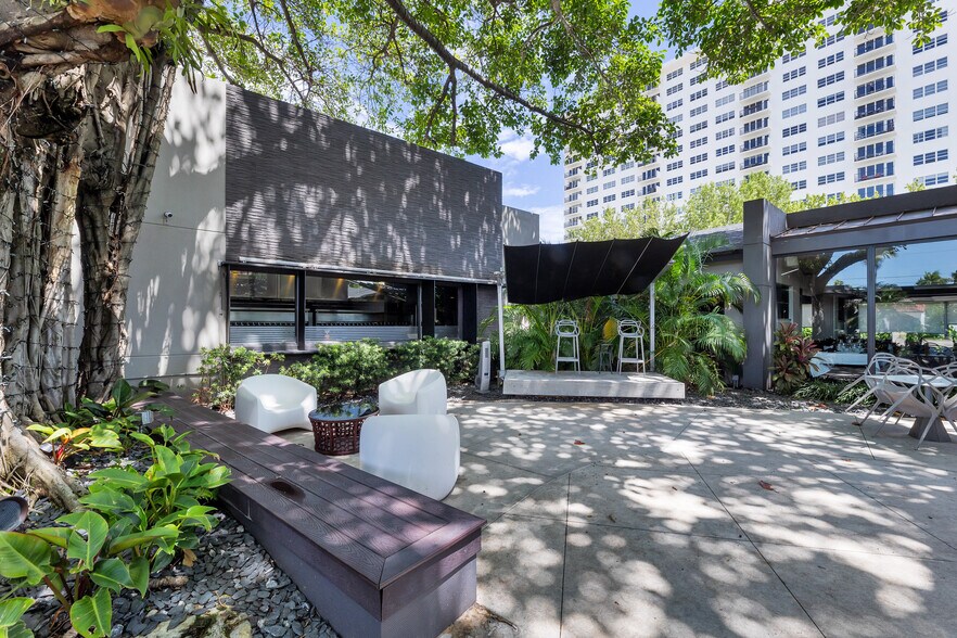 More Photos Of 2400 E Las Olas Blvd, Fort Lauderdale Storefront For Sale