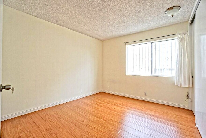 More Photos Of 933 New Depot St, Los Angeles Apartments For Sale