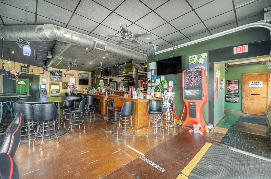 More Photos Of 3934-3938 Decoursey Ave, Covington Bar For Sale