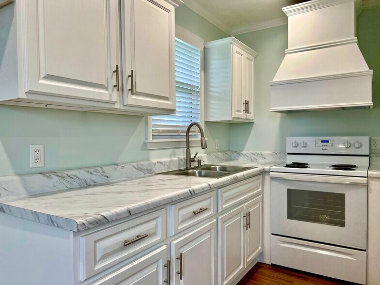 More Photos Of 103 N High St, Franklin Office Residential For Sale