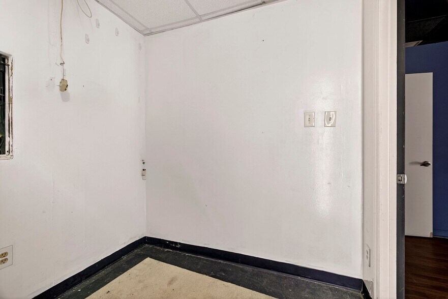 More Photos Of 4421-4443 Skidaway Rd, Savannah Storefront Retail Office For Lease