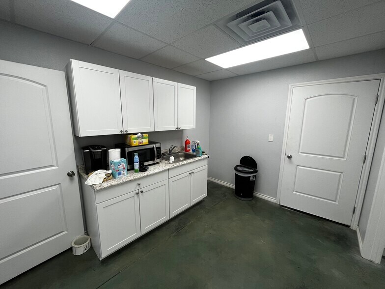 More Photos Of 4612 County Road 128, Midland Industrial For Lease