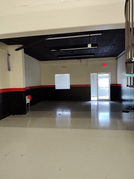More Photos Of 2721 Vista Pky, West Palm Beach Light Manufacturing For Lease