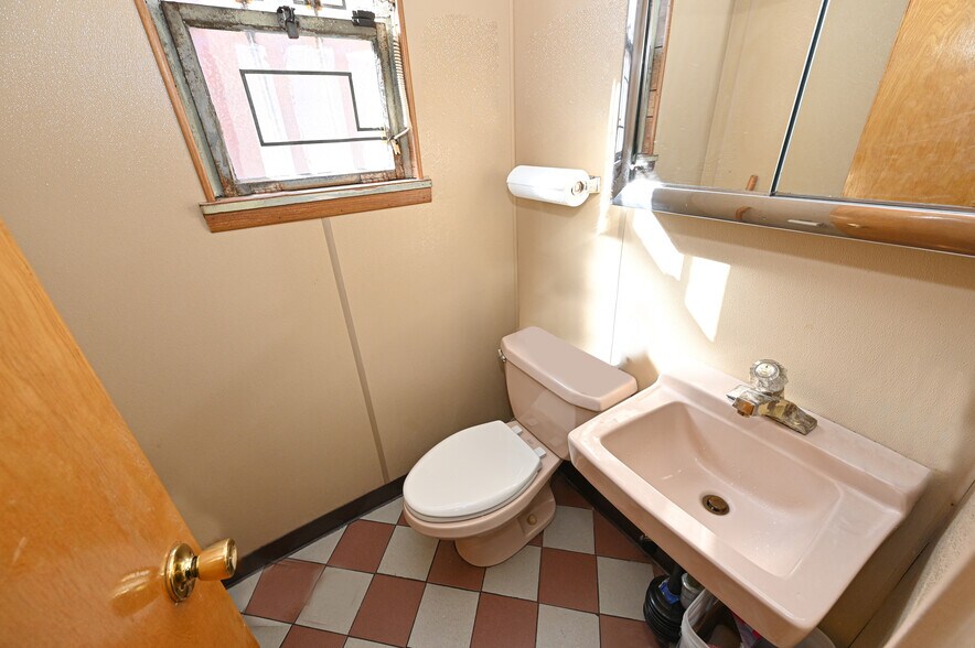 More Photos Of 1420 Park Ave, Merrick Convenience Store For Sale