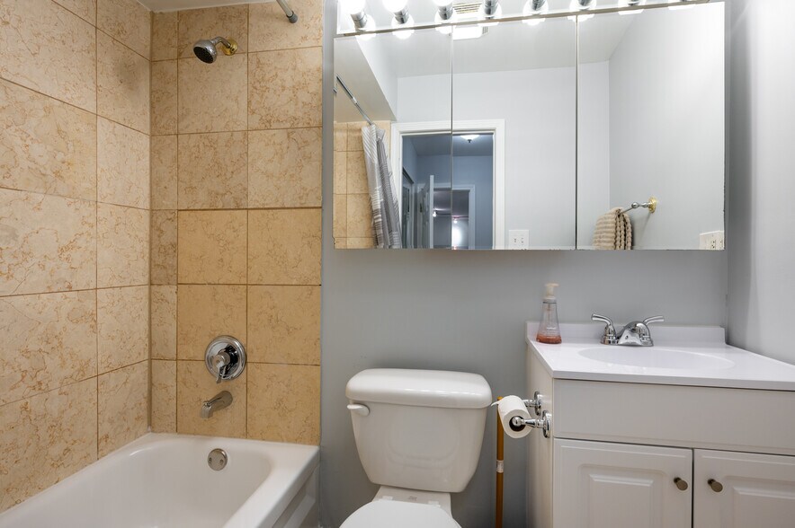 More Photos Of 5525 N Winthrop Ave, Chicago Apartments For Sale