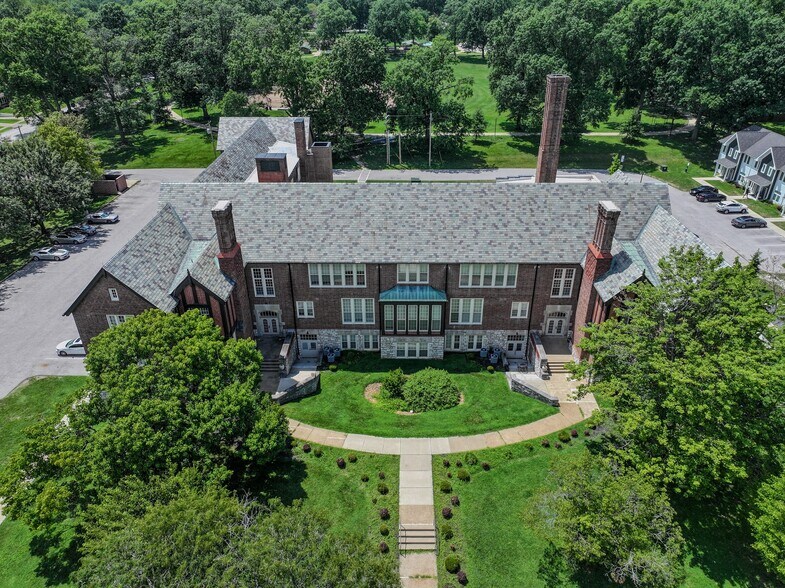 Primary Photo Of 1351 N Hanley Rd, University City Apartments For Sale