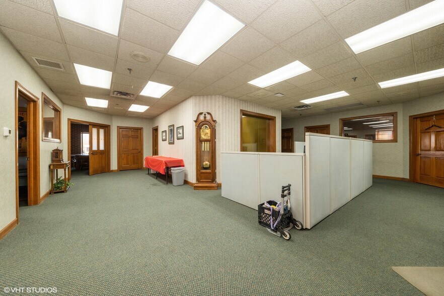 More Photos Of 9401 S Pulaski Rd, Evergreen Park Medical For Sale