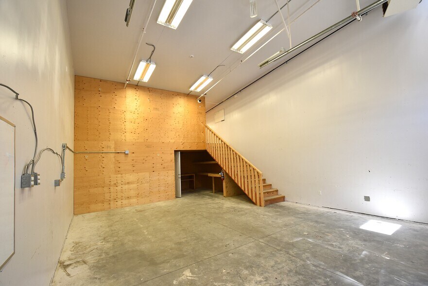 More Photos Of 9903 209 St NW, Edmonton Warehouse For Sale