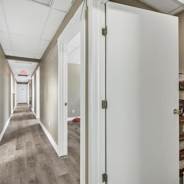 More Photos Of 25400-25430 Goddard Rd, Taylor Medical For Sale