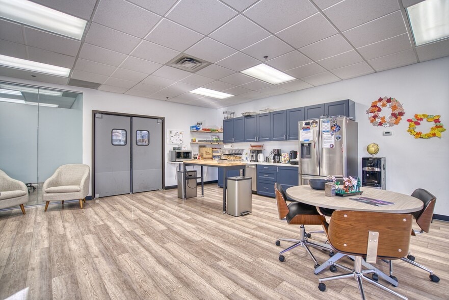 More Photos Of 280 S Taylor Ave, Louisville Research And Development For Lease