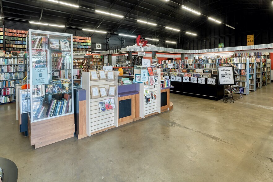 More Photos Of 462 E Henri De Tonti Blvd, Springdale Warehouse For Sale