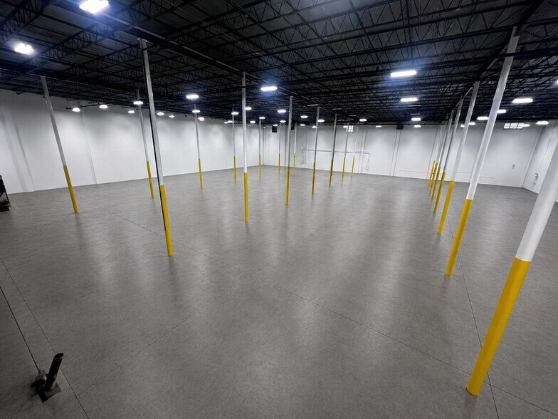 More Photos Of 10910 Katy Fwy, Houston Distribution For Sale