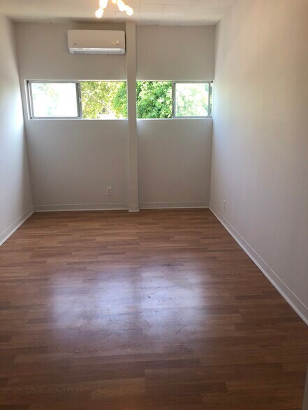 More Photos Of 7449-7451 Melrose Ave, Los Angeles Loft Creative Space For Lease