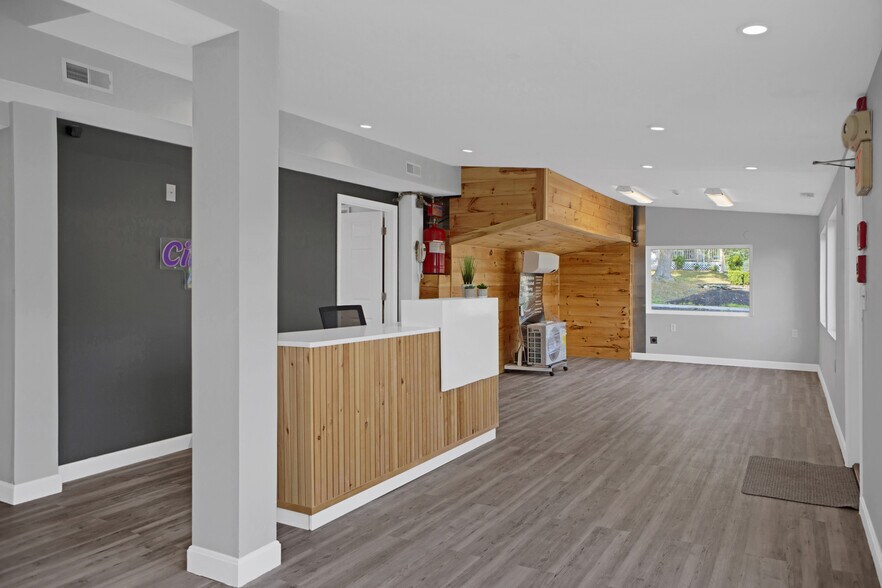 More Photos Of 165 Massachusetts Ave, Lunenburg Fast Food For Sale