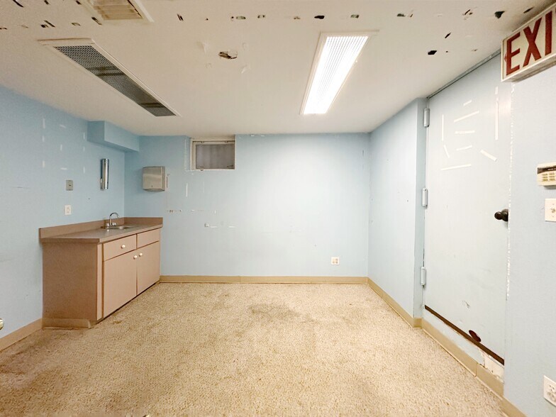 More Photos Of 364-366 97th St, Brooklyn Office Residential For Lease