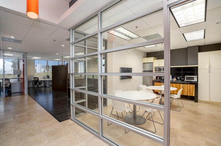 More Photos Of 10145 Via De La Amistad, San Diego Loft Creative Space For Sale