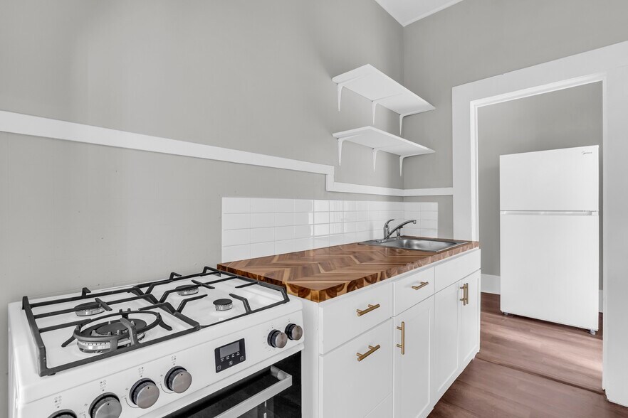 More Photos Of 123 Cottrell st, West Point Multifamily For Sale