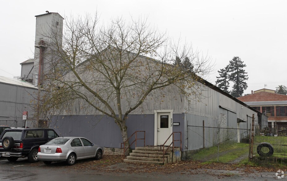 More Photos Of 275 Water St, Petaluma Warehouse For Lease