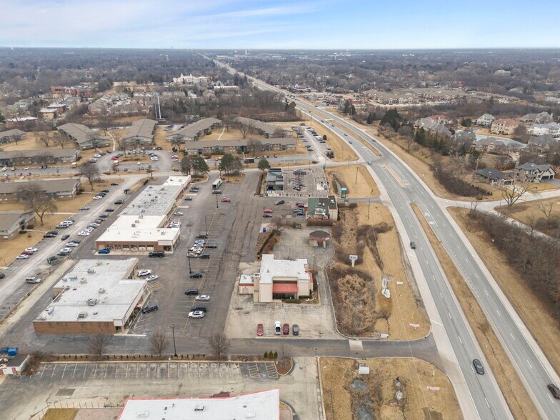 More Photos Of 10S660 Kingery Hwy, Willowbrook Office For Sale