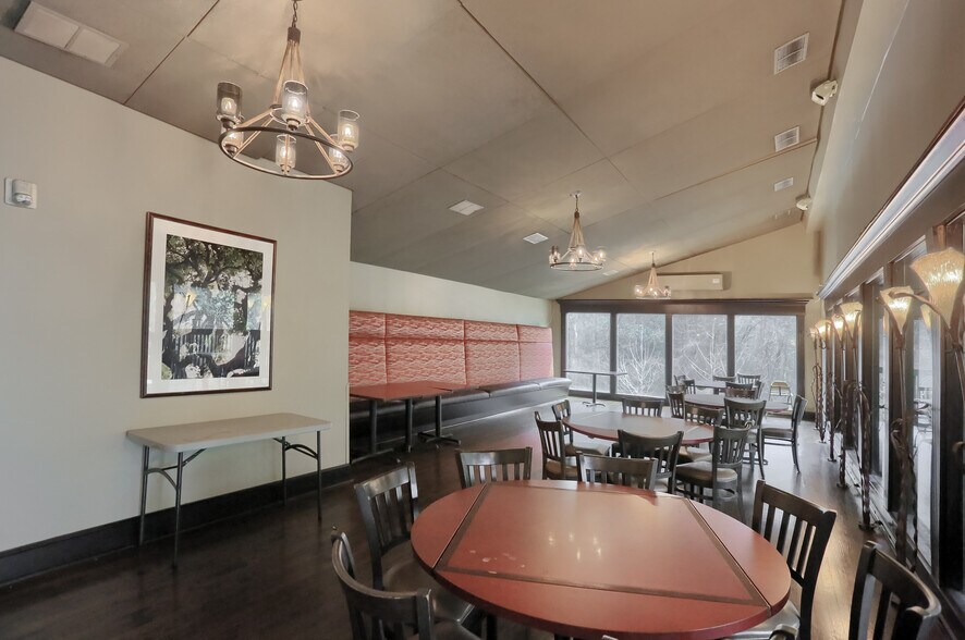 More Photos Of 634 Camp Horne Rd, Pittsburgh General Retail For Sale