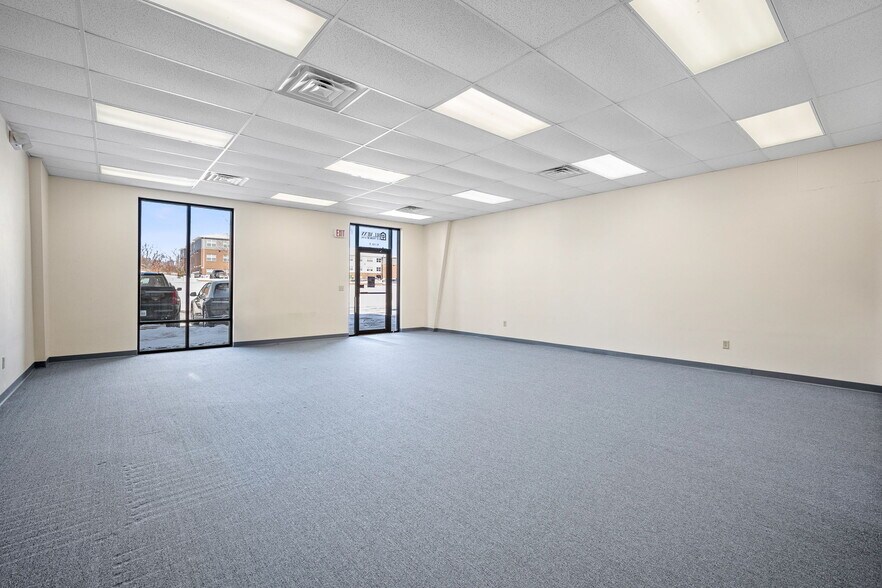 More Photos Of 5500 NW Johnston Dr, Johnston Flex For Lease