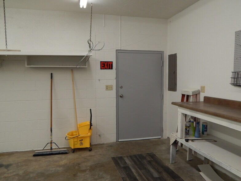 More Photos Of 728 SE Rice Ave, Roseburg Freestanding For Lease