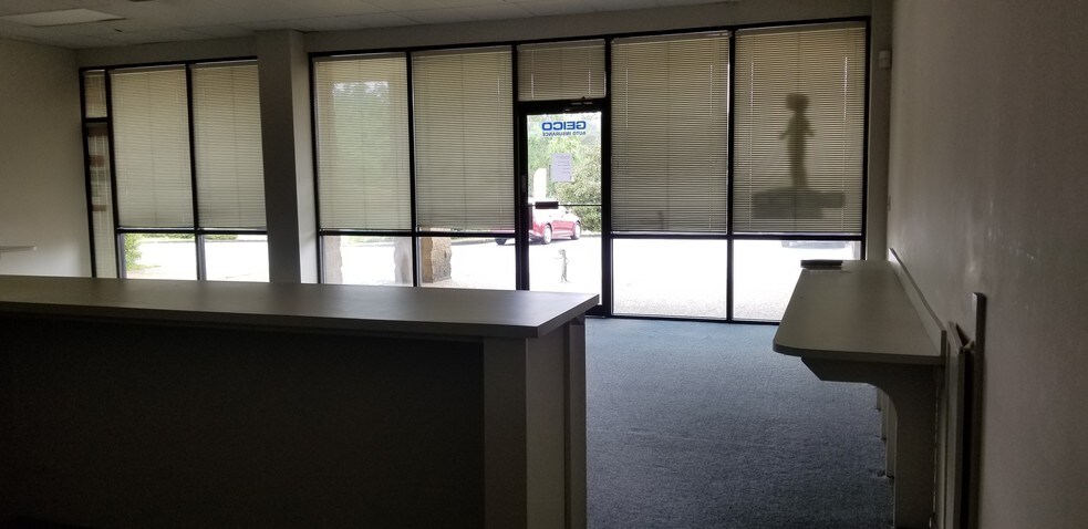 More Photos Of 3941-3965 Victory Dr, Columbus Storefront Retail Office For Lease