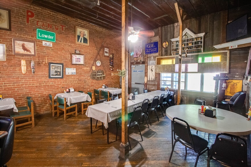 More Photos Of 223 N Pearl St, Waverly Restaurant For Sale