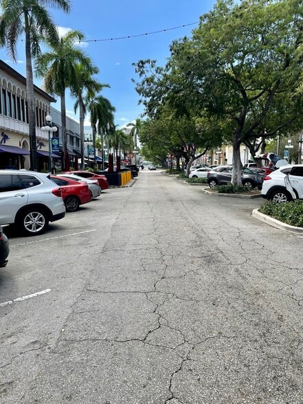 More Photos Of 1926 Hollywood Blvd, Hollywood Office For Lease