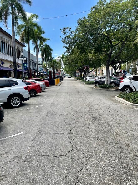 More Photos Of 1926 Hollywood Blvd, Hollywood Office For Lease