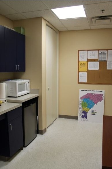 More Photos Of 7395 Hodgson Memorial Dr, Savannah Medical For Lease