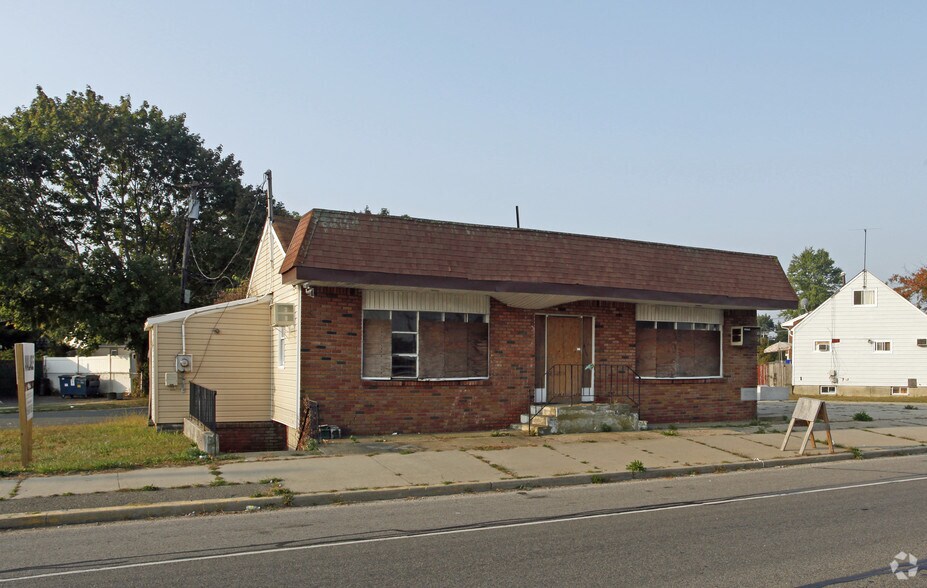 854 Babylon Farmingdale Rd, West Babylon, NY 11704 Freestanding For