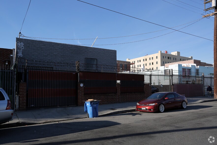 More Photos Of 725 Ceres Ave, Los Angeles Warehouse For Lease