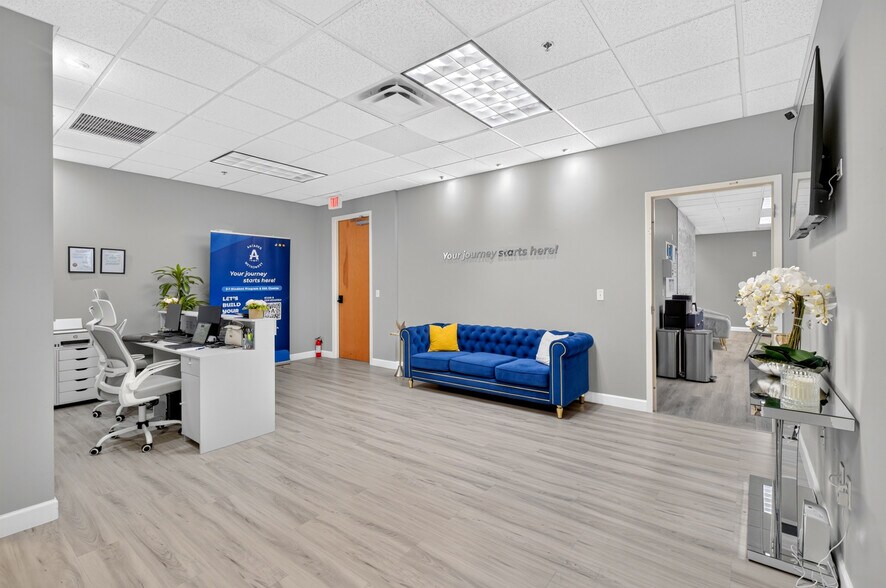 More Photos Of 6200 Metrowest Blvd, Orlando Office For Sale