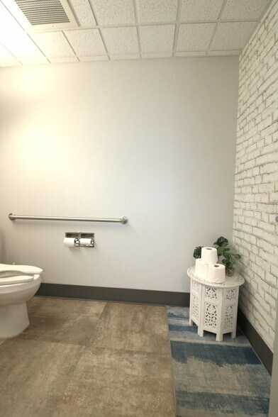 More Photos Of 136 N Ridge St, Monroeville Medical For Sale