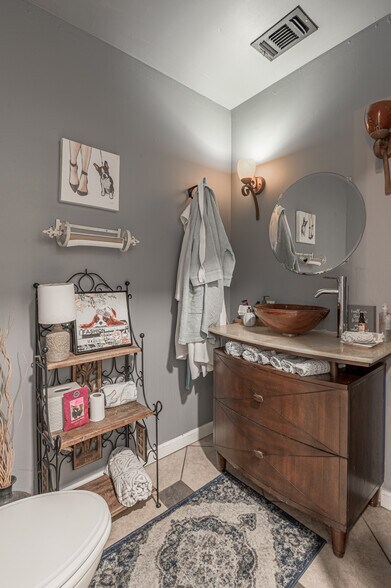 More Photos Of 131 Commerce st, Lovelady General Retail For Sale