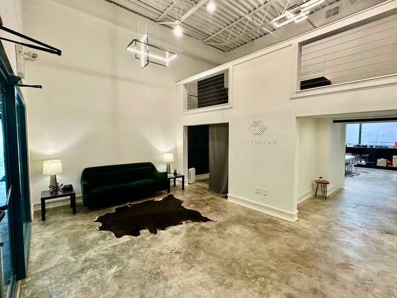 More Photos Of 690 Miami Cir NE, Atlanta Storefront For Lease
