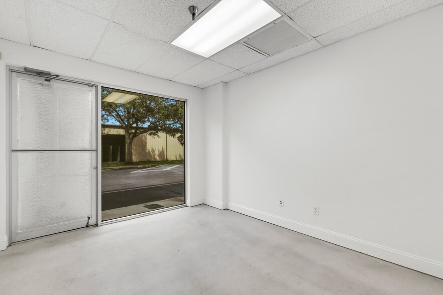 More Photos Of 1925-1963 Barber Rd, Sarasota Warehouse For Sale