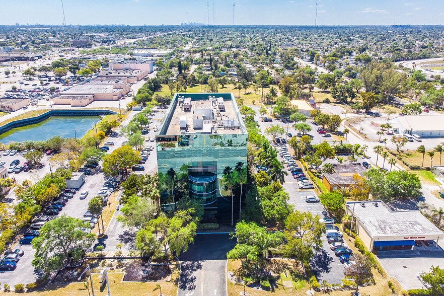 More Photos Of 6100 Hollywood Blvd, Hollywood Office For Sale