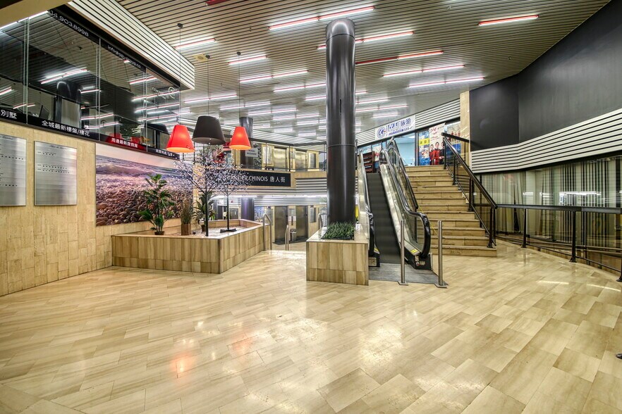 More Photos Of 1111 Rue Saint-Urbain, Montréal Office For Sale