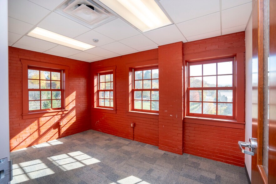 More Photos Of 100-256 Match Factory Pl, Bellefonte Medical For Lease