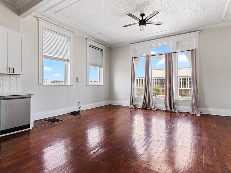 More Photos Of 1728 6th St, Bay City Storefront Retail Residential For Sale